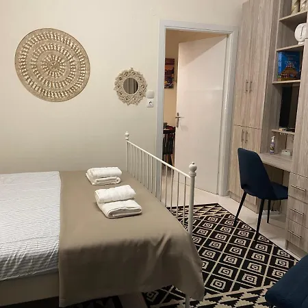 Zoi's Central Apartment